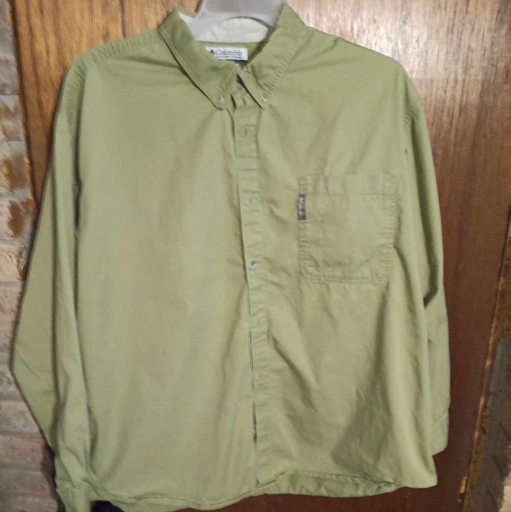 Columbia Green Casual Shirt with Long Sleeves and Relaxed Fit